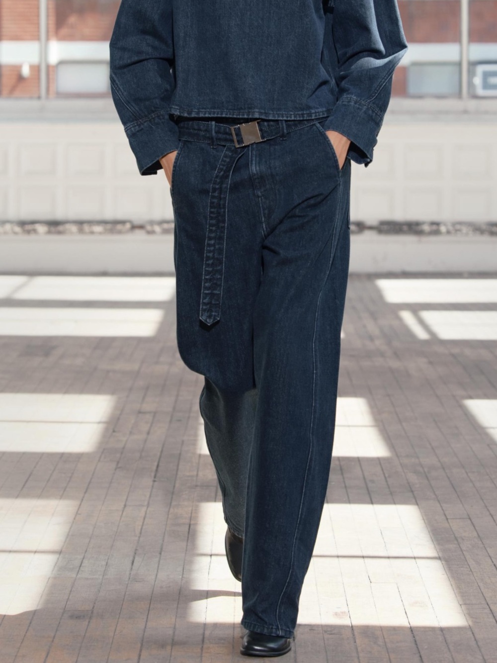 Zara ZW Collection Straight/Wide-Leg Jeans Size 4
(No Belt)